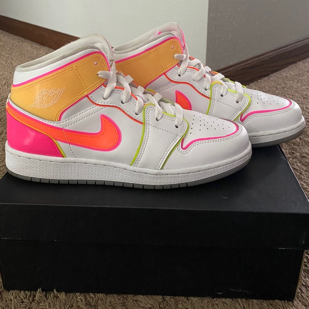Air Jordan 1 Mid GS 
“Edge Glow” Youth 7